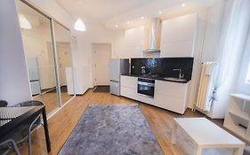 Poznanska Apartment. Great Location. City Center